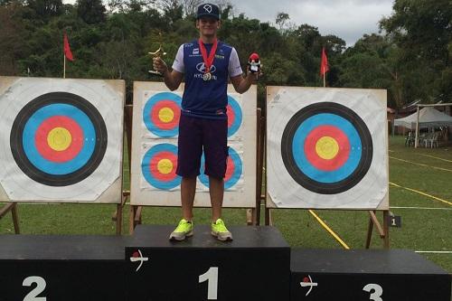 Arqueiro foi bicampeão Individual Juvenil e Equipe Mista, além de campeão também na Equipe Masculina / Foto: Divulgação